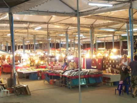 Anusarn Market stalls